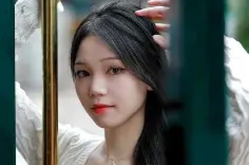 原来她早已结婚丈夫是国家一级演员如今定居上海被家人宠成宝