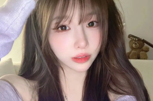 曝4瓜！湖南台女主持爱买高仿、体重反弹、怀四胎沈腾令人意外