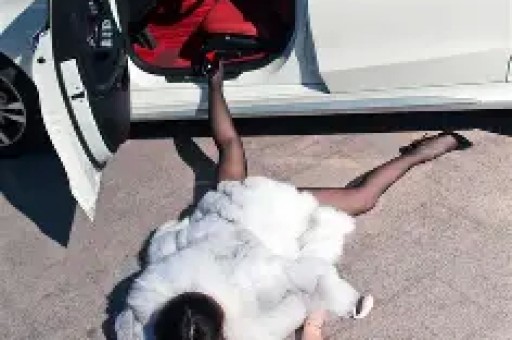 “假洋牌”优思益翻车事件：网红集体致歉背后的品牌包装术与流量陷阱