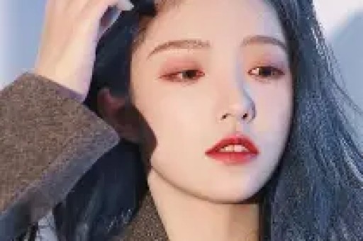 这个坚强面对绝症的少女形象不仅让